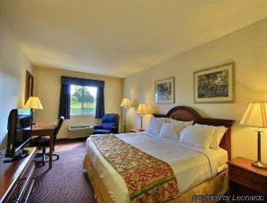 Hotel Baymont By Wyndham Howell/brighton Howell